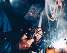 Moldes Multicavidad: Maximizando la Eficiencia en Grandes Series